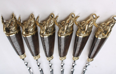 Набор шампуров с декоративным литьем и дер. ручкой "Быки" (6 шт)